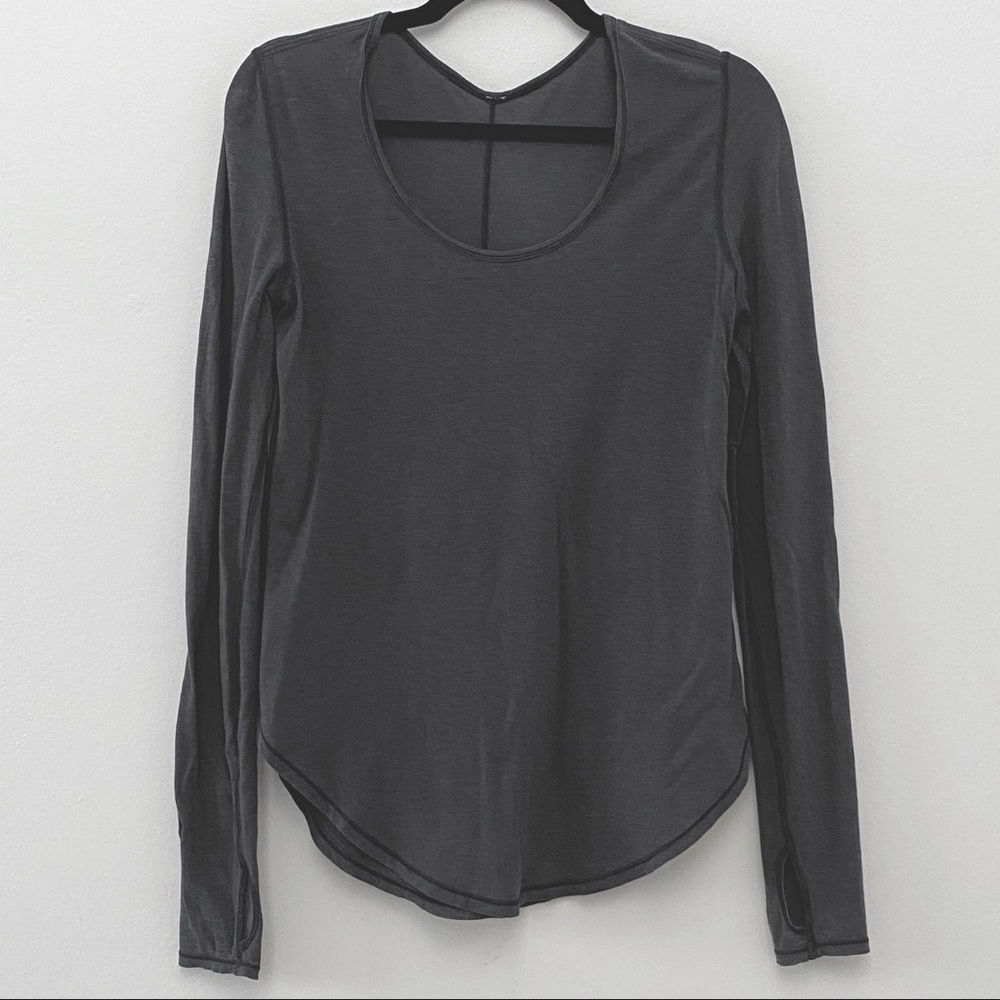 LULULEMON yogini 5 year long sleeve tee